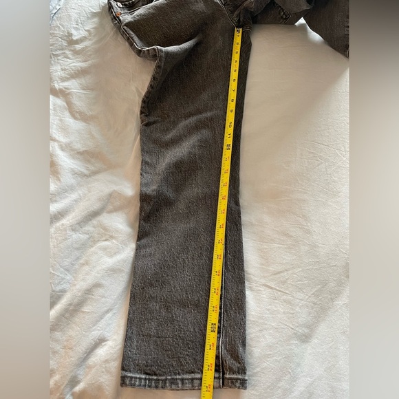 Levi's Women's 501 Original Stretch Cropped Straight Leg Jeans - Picture 9 of 9